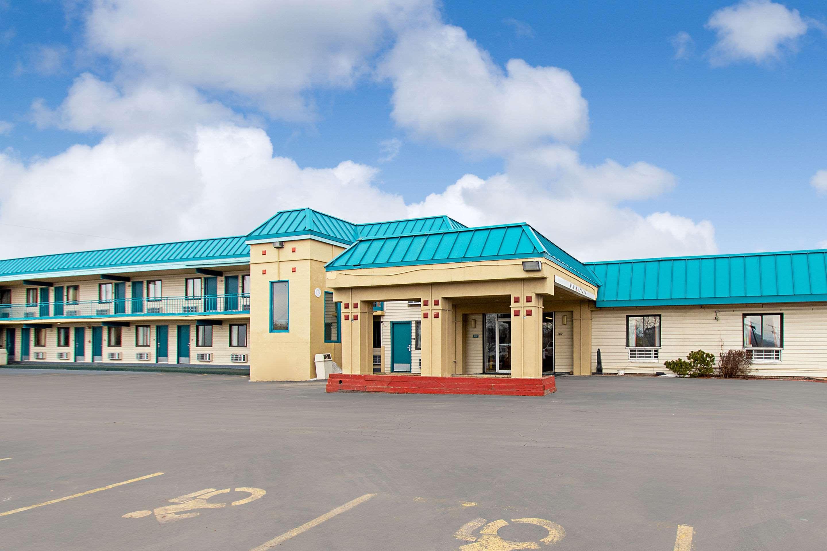 Econo Lodge Utica Exterior photo